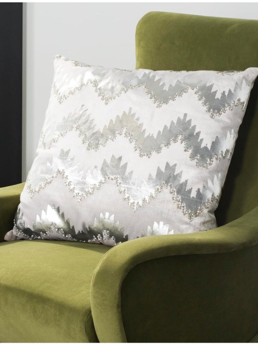 SAFAVIEH Pillows Sophia Flame Stitch Square, 18" x 18" NWOT TWO PCS